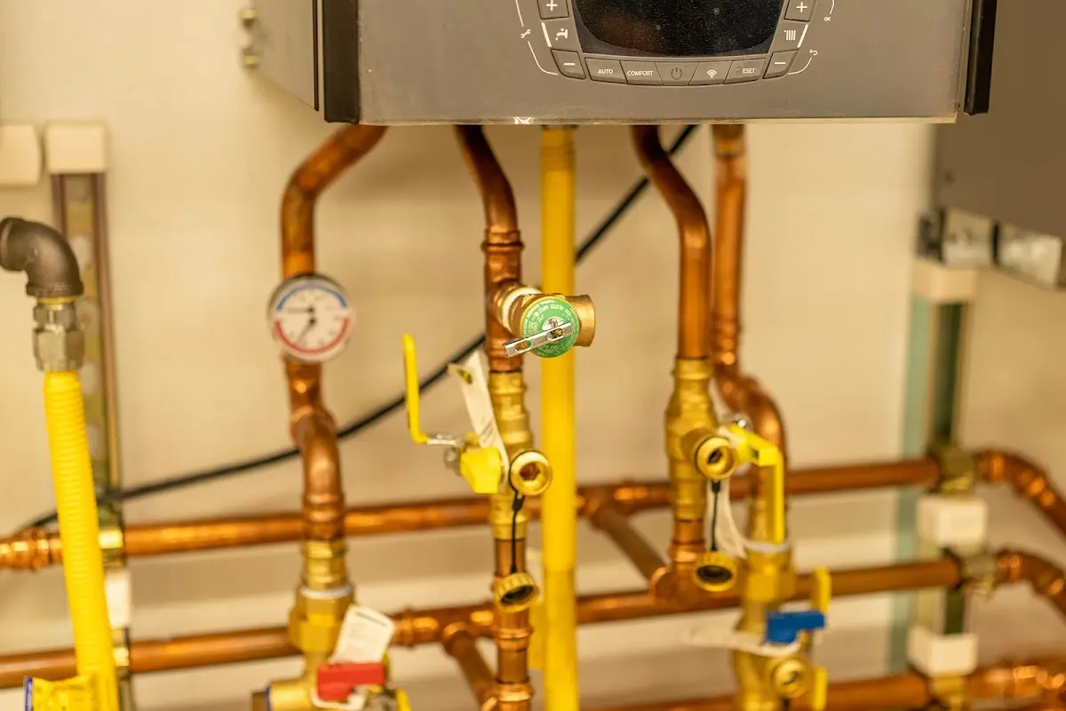 Licensed technician providing Emergency Plumbing for a homeowner in La Habra Heights